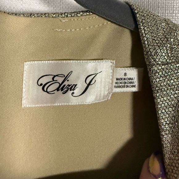 Eliza J Metallic Long Sleeve Sheath Dress in Champagne Gold Size 8 - Picture 5 of 10